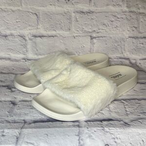 Auden Cream Fuzzy Slide Slippers